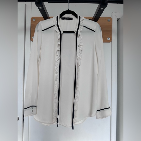 Zara Tops - Zara ruffle blouse with black details